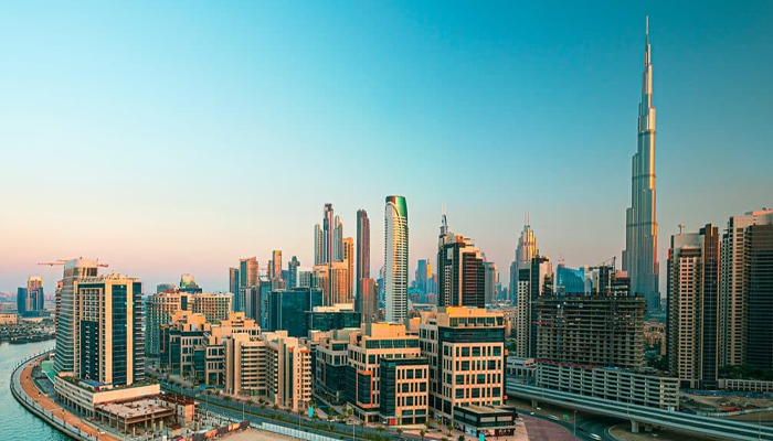 دبئ
